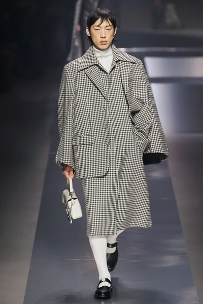 Look 32